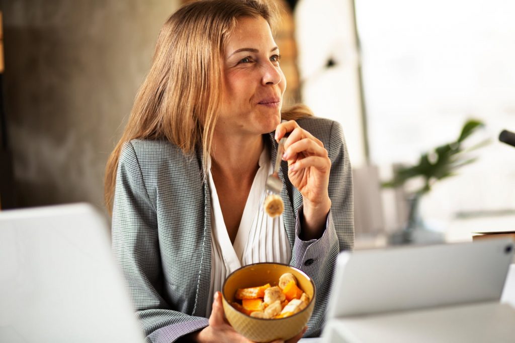 Ernährungs-Tipp für die Arbeit: gesunde Snacks