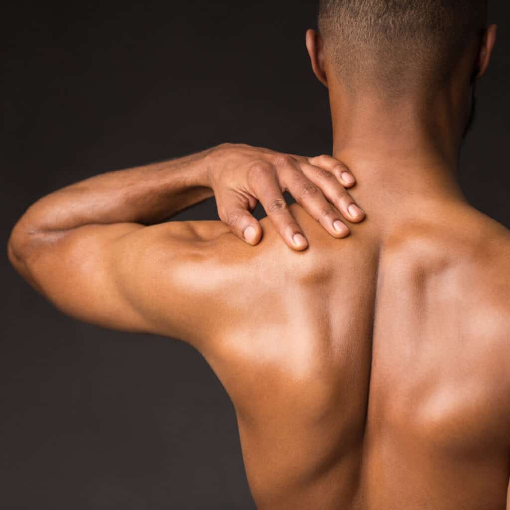 Schulterschmerzen verringern: Hausmittel, Medikamente & Übungen