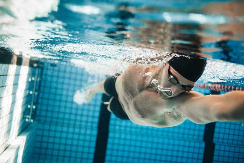 Schwimmen: Alternative zum Fitnessstudio